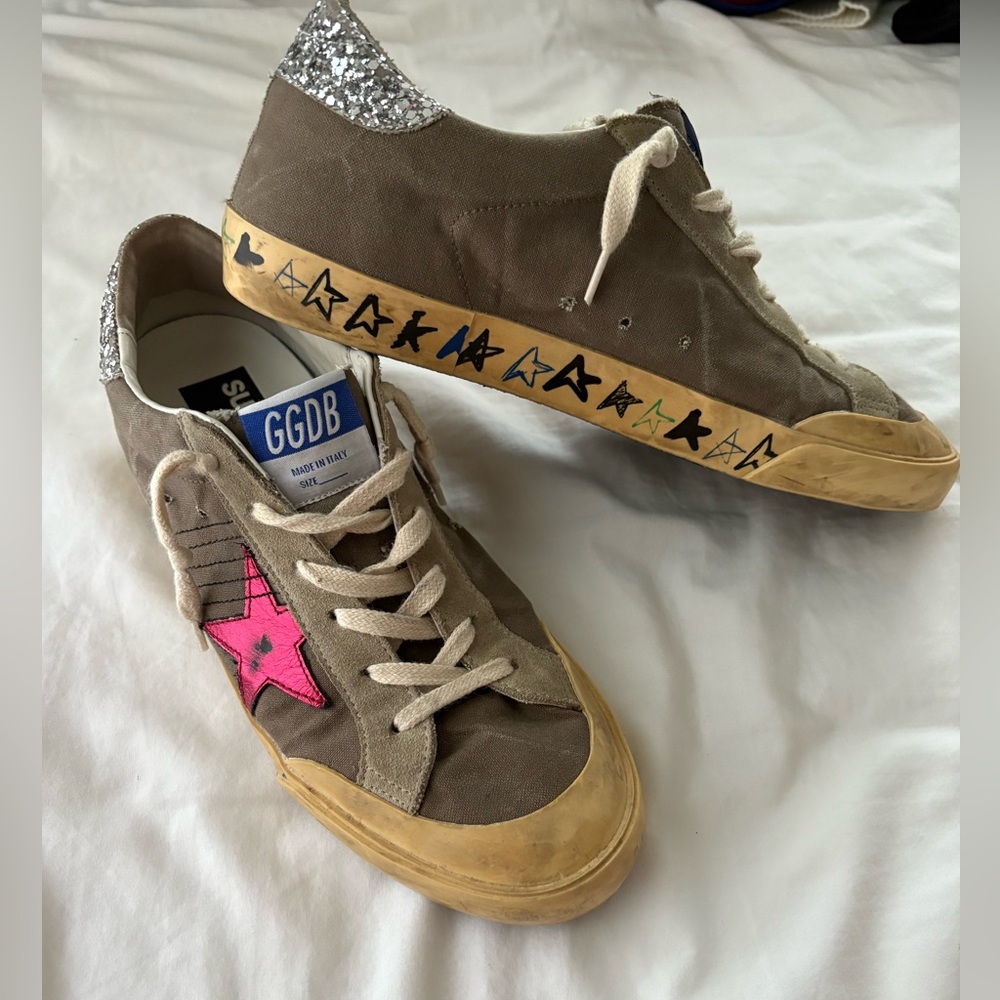 GGDB Star Sneakers with Pink Accent